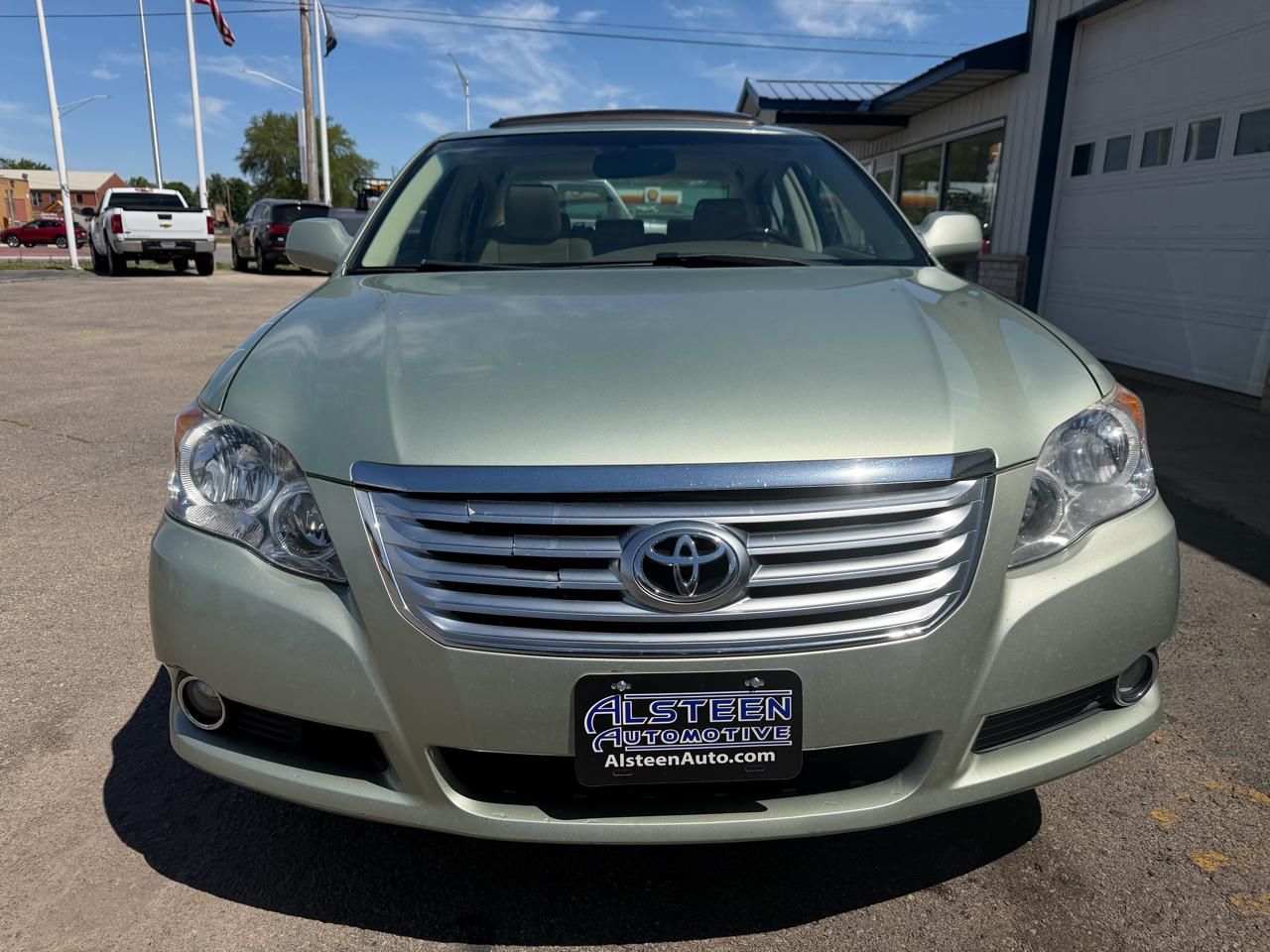 Toyota Avalon 4dr Sdn XL (Natl) 2010