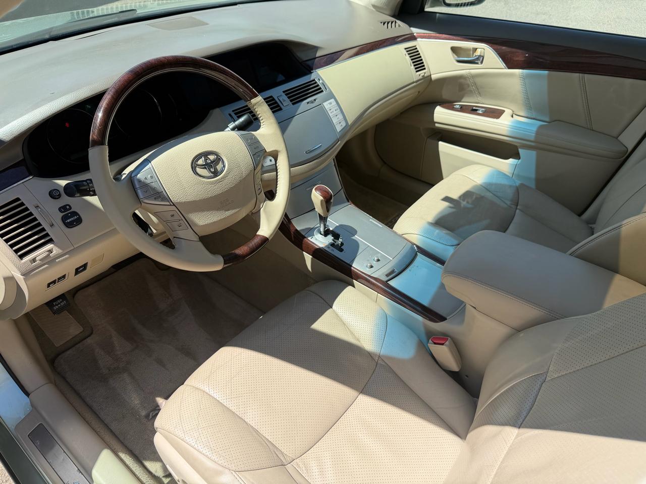 Toyota Avalon 4dr Sdn XL (Natl) 2010