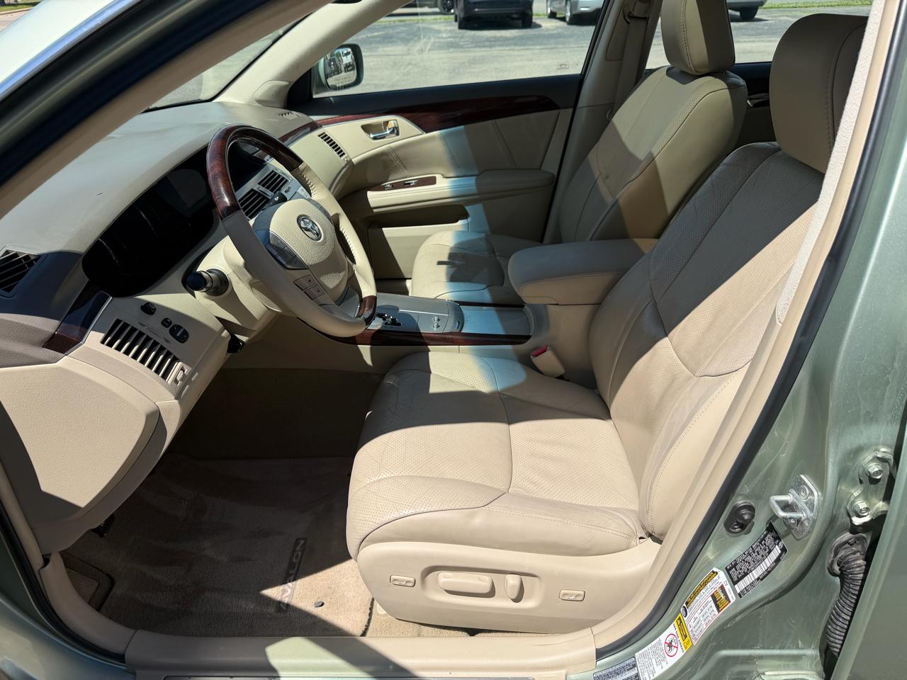 Toyota Avalon 4dr Sdn XL (Natl) 2010