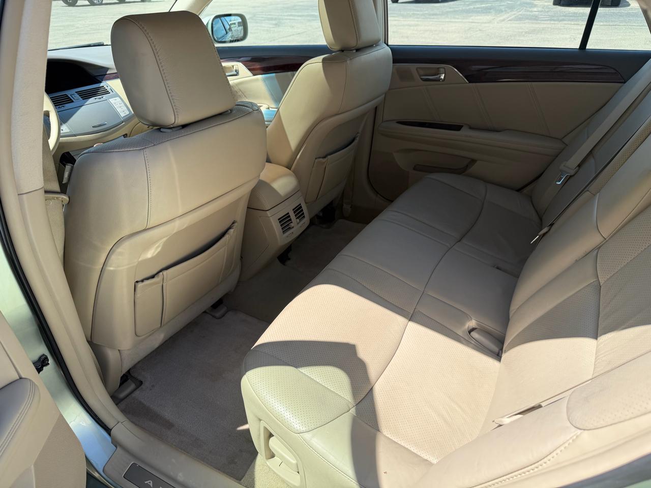 Toyota Avalon 4dr Sdn XL (Natl) 2010