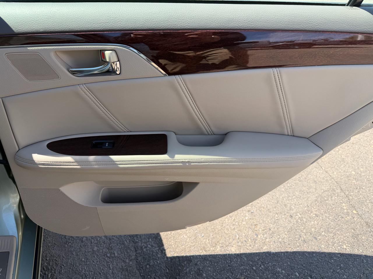 Toyota Avalon 4dr Sdn XL (Natl) 2010