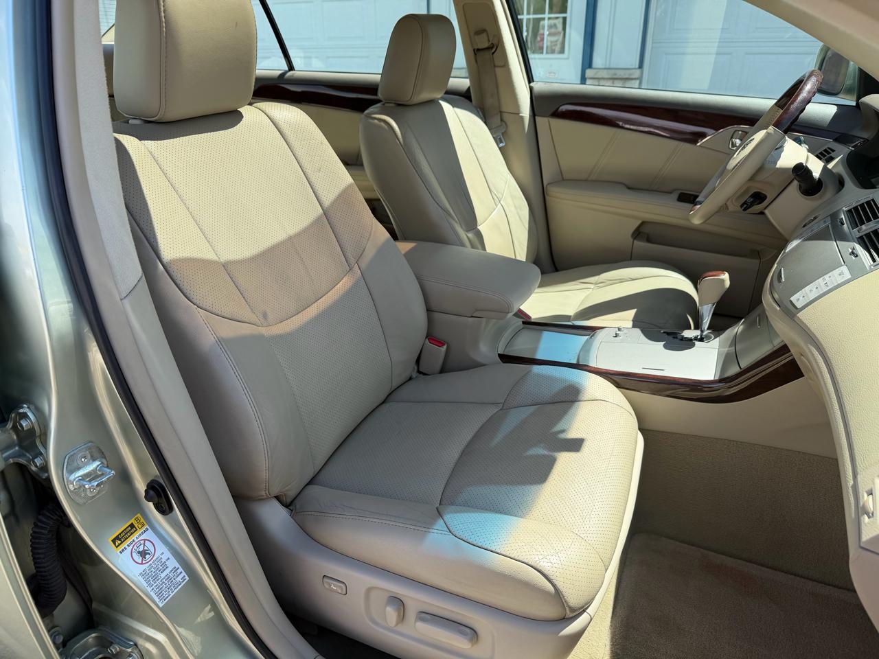Toyota Avalon 4dr Sdn XL (Natl) 2010