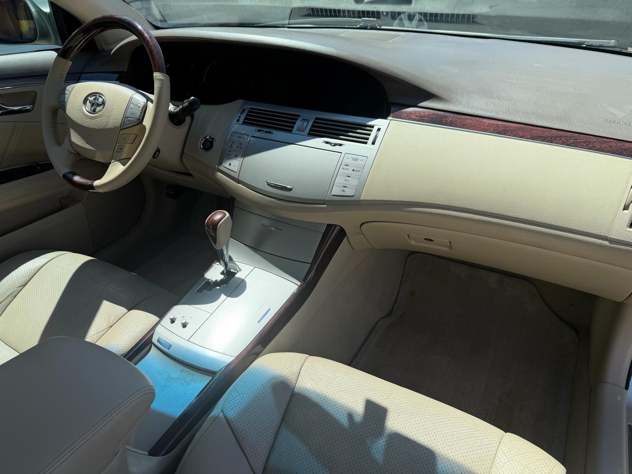 Toyota Avalon 4dr Sdn XL (Natl) 2010