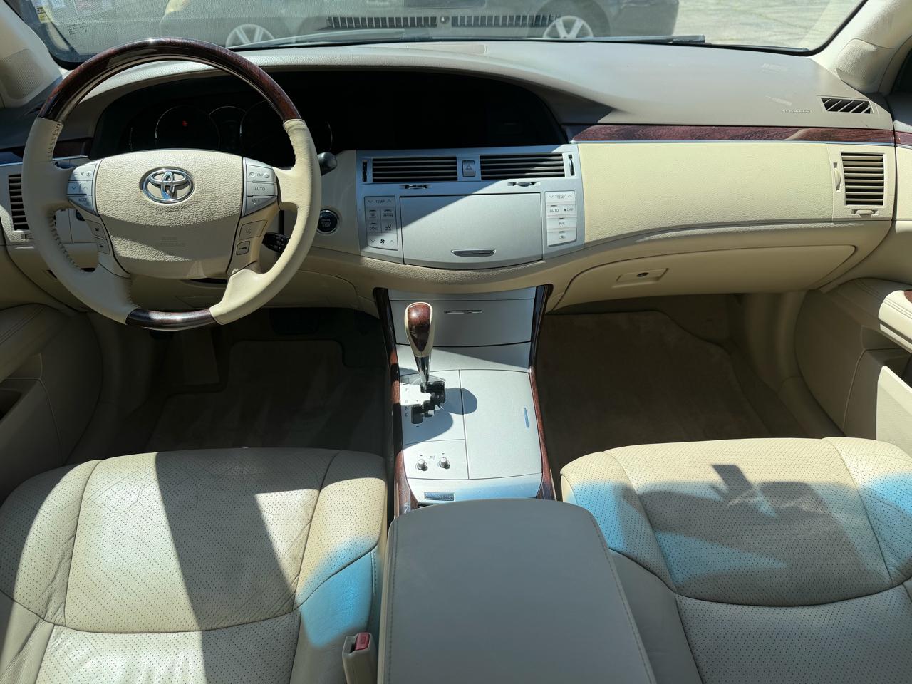 Toyota Avalon 4dr Sdn XL (Natl) 2010