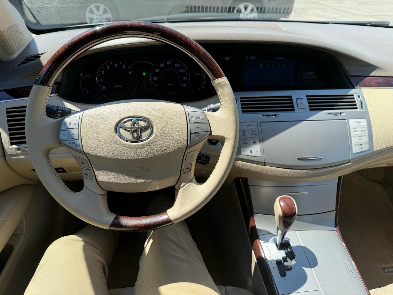 Toyota Avalon 4dr Sdn XL (Natl) 2010