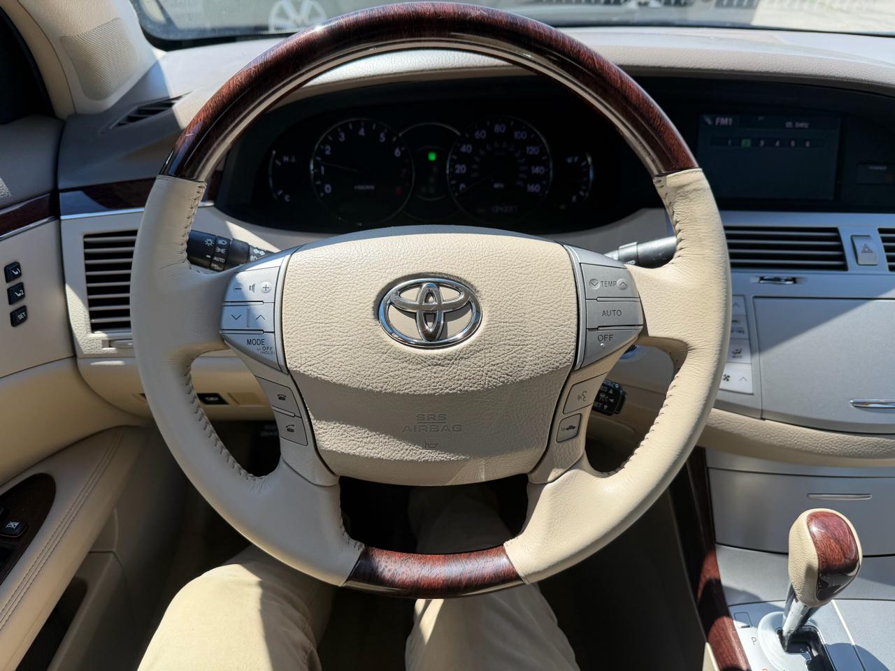 Toyota Avalon 4dr Sdn XL (Natl) 2010
