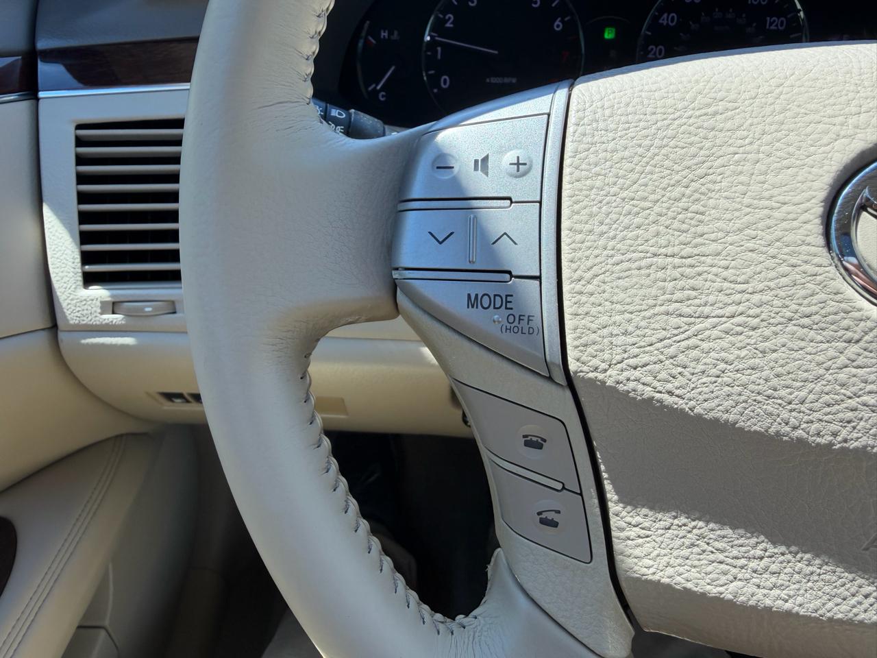Toyota Avalon 4dr Sdn XL (Natl) 2010
