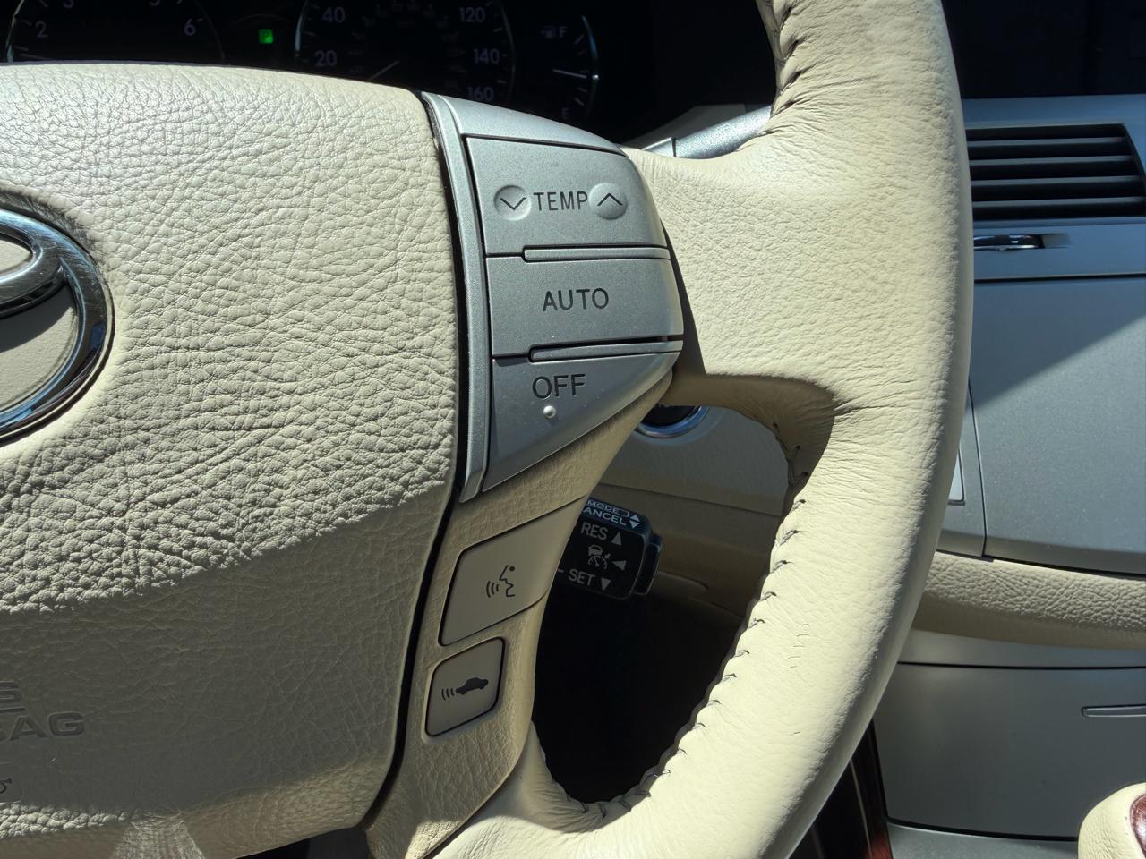 Toyota Avalon 4dr Sdn XL (Natl) 2010