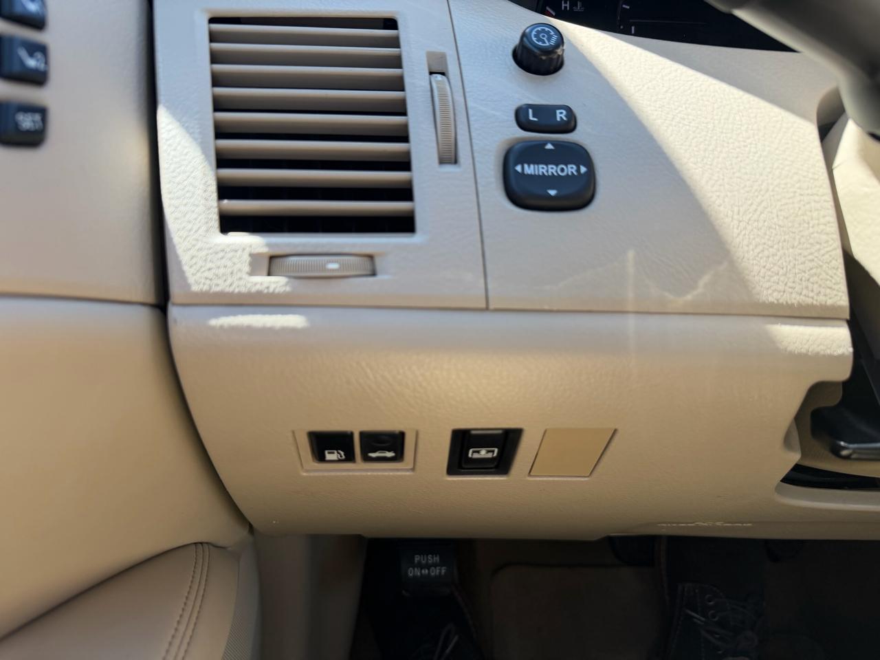 Toyota Avalon 4dr Sdn XL (Natl) 2010