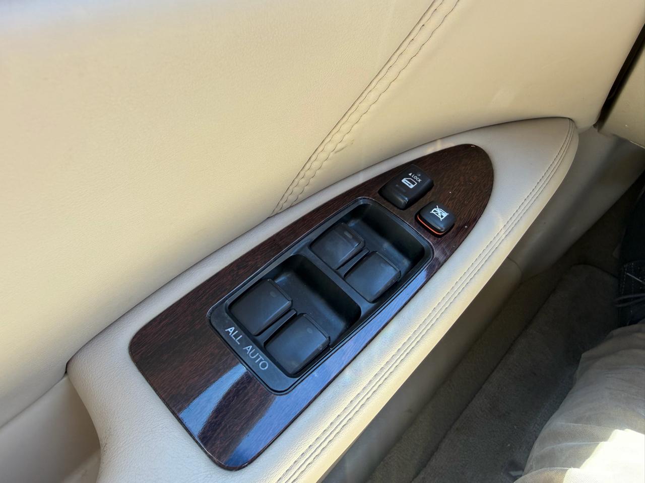 Toyota Avalon 4dr Sdn XL (Natl) 2010
