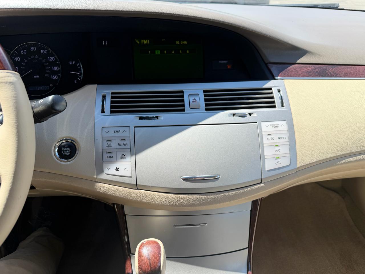 Toyota Avalon 4dr Sdn XL (Natl) 2010