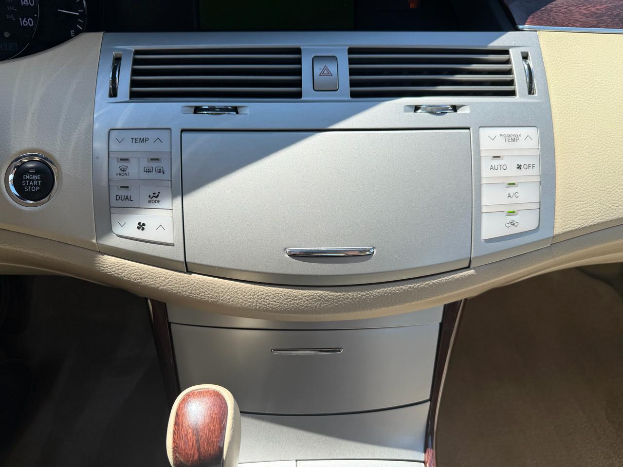 Toyota Avalon 4dr Sdn XL (Natl) 2010