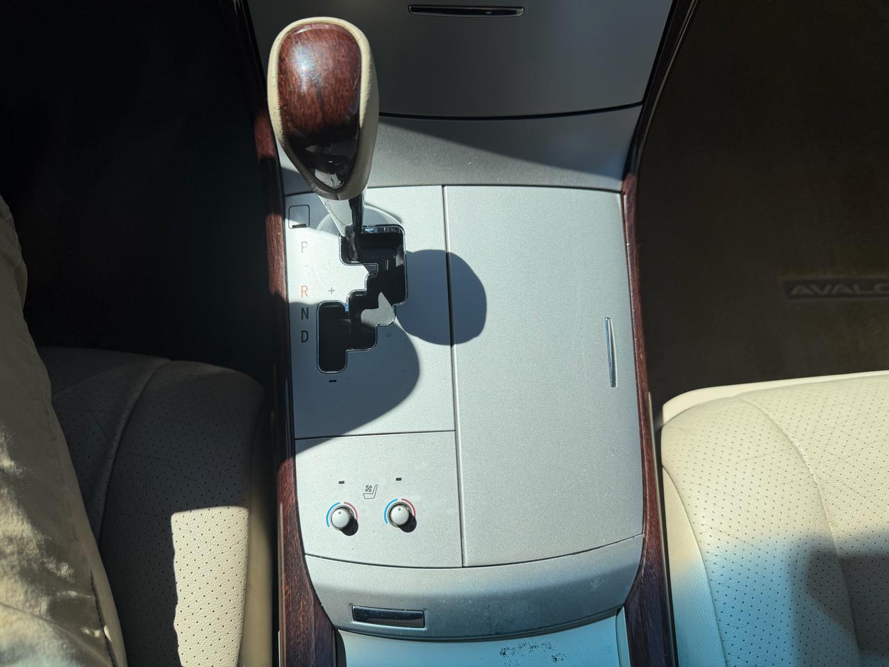 Toyota Avalon 4dr Sdn XL (Natl) 2010