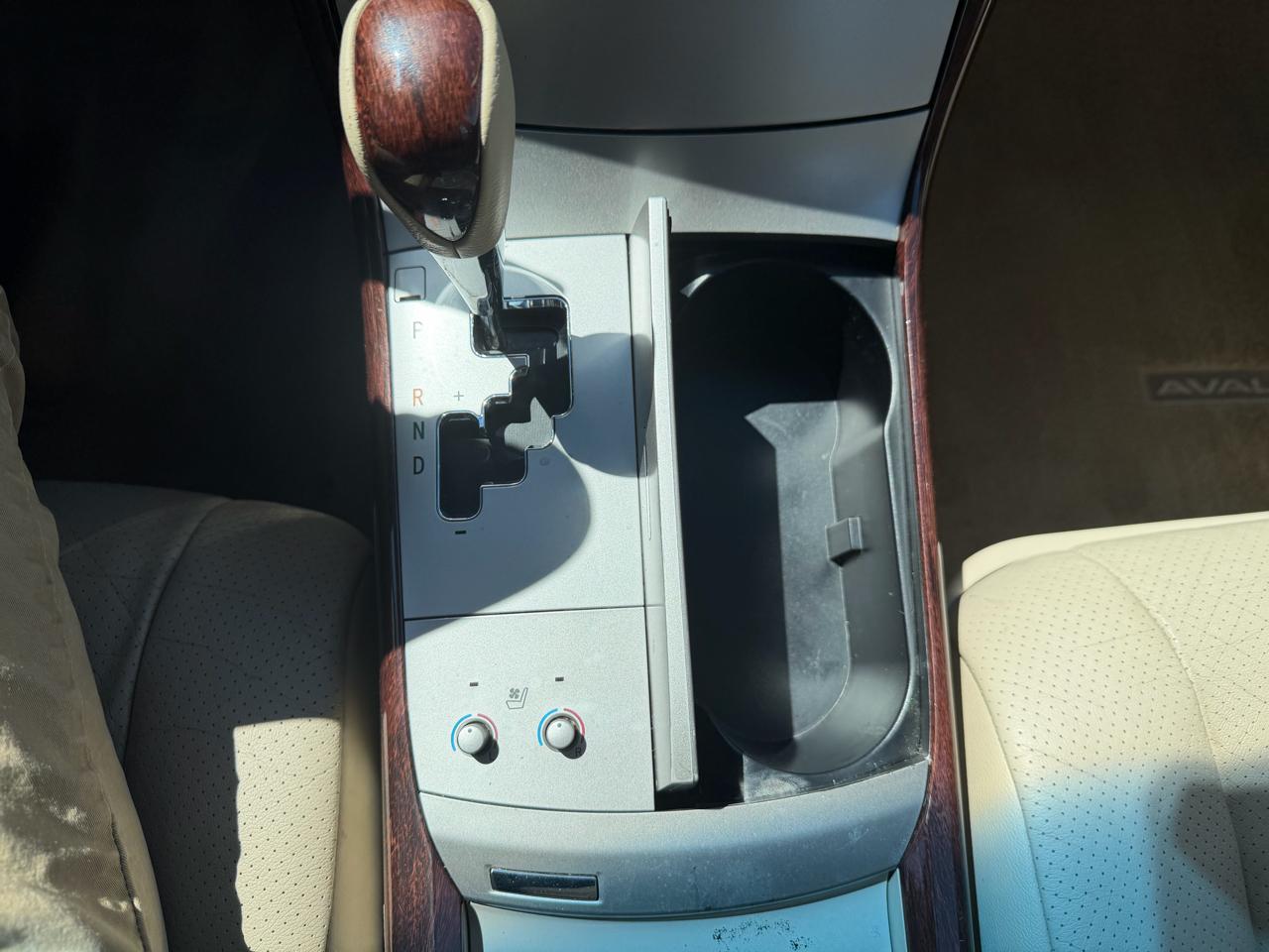 Toyota Avalon 4dr Sdn XL (Natl) 2010