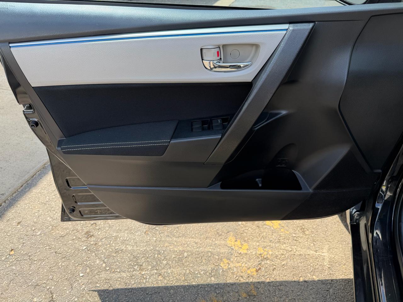 Toyota Corolla 4dr Sdn Auto L (Natl) 2015