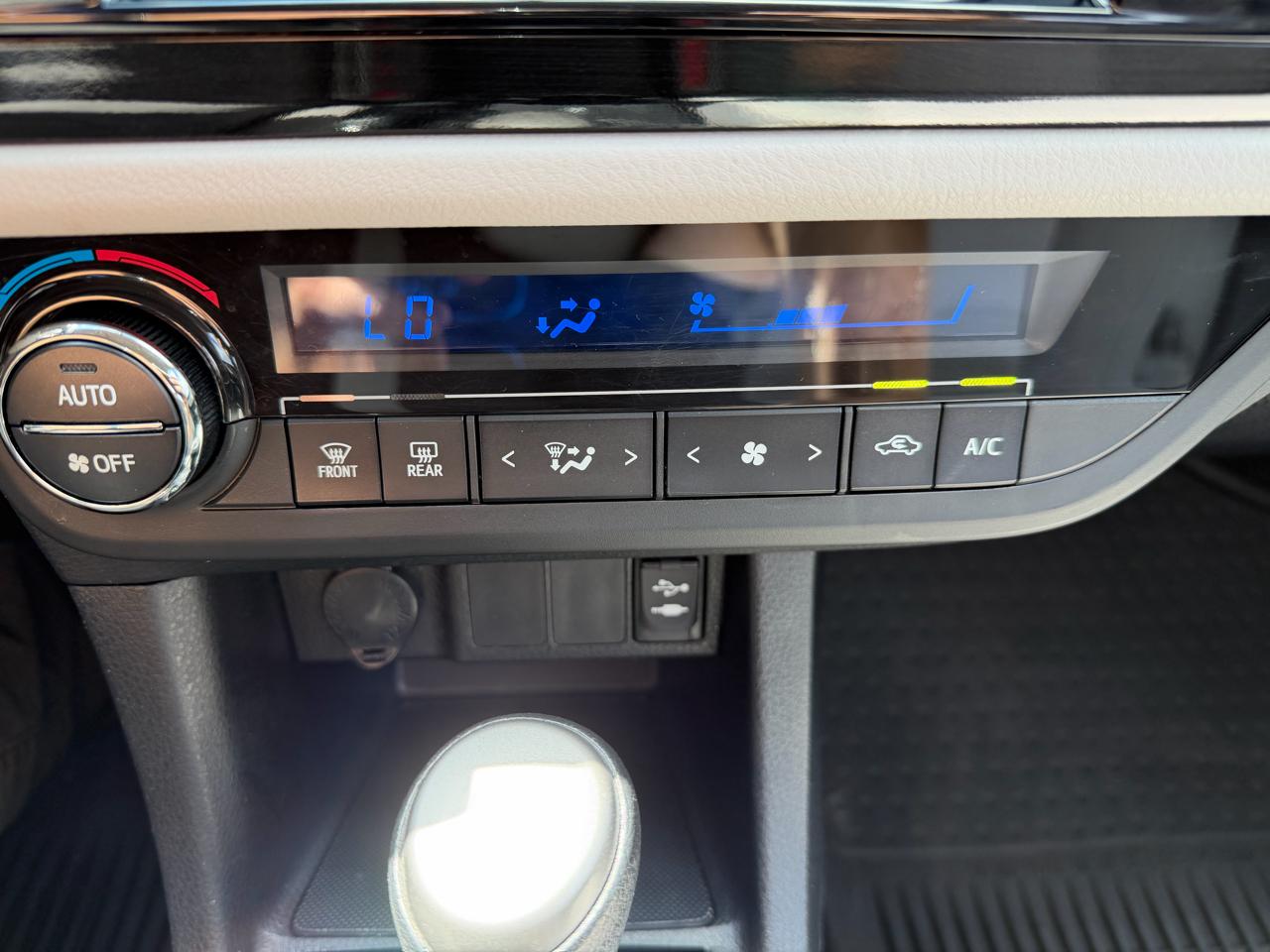 Toyota Corolla 4dr Sdn Auto L (Natl) 2015