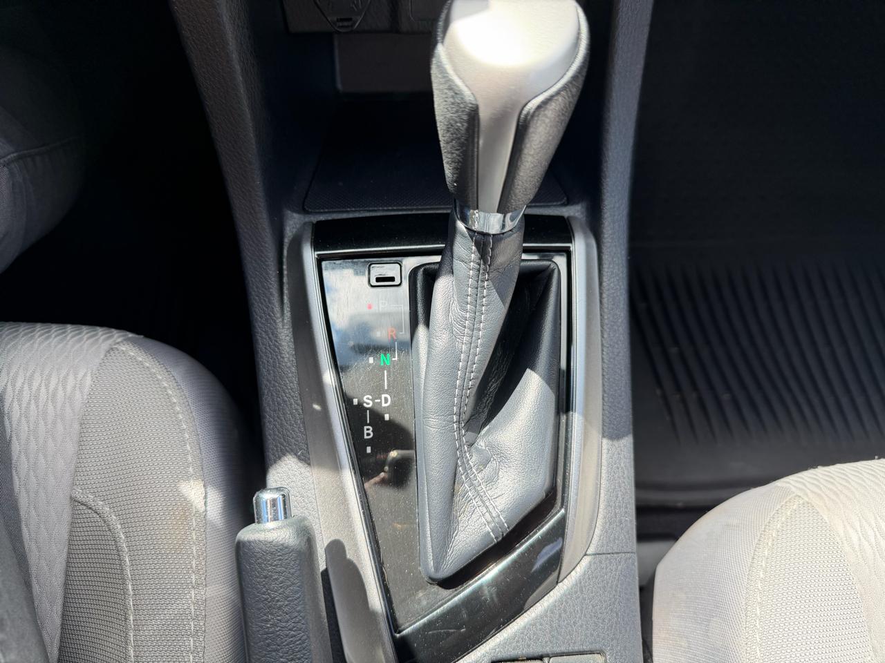 Toyota Corolla 4dr Sdn Auto L (Natl) 2015