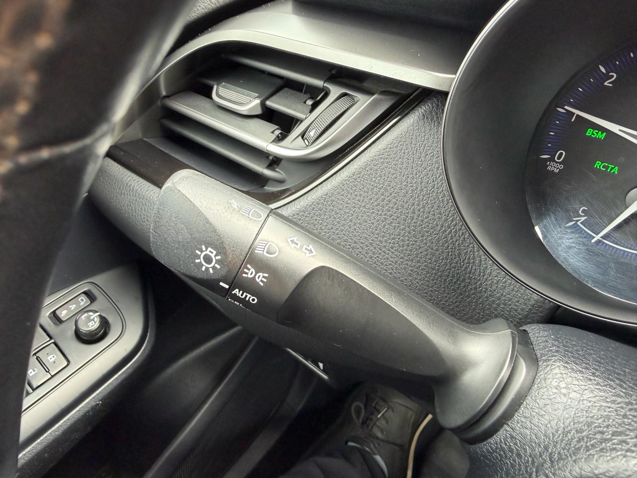 Toyota C-HR XLE Premium FWD (Natl) 2018