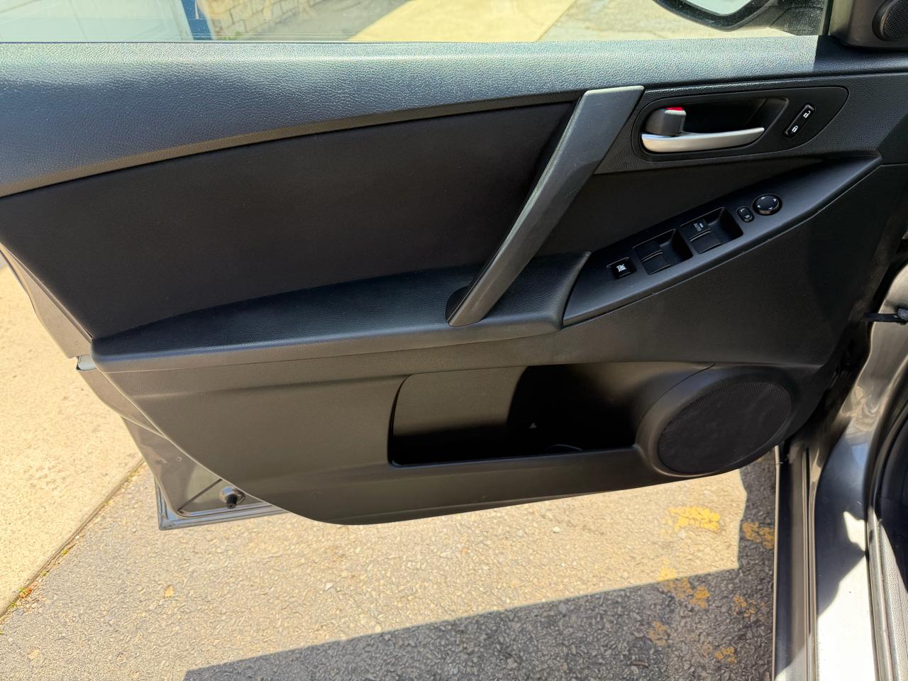 Mazda MAZDA3 4dr Sdn Auto i Touring 2012