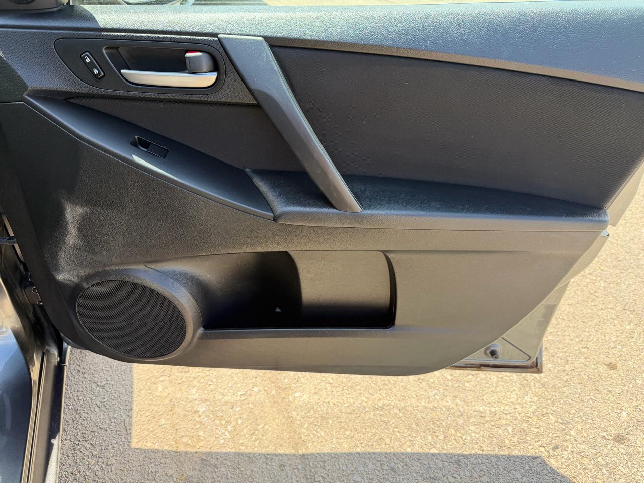 Mazda MAZDA3 4dr Sdn Auto i Touring 2012