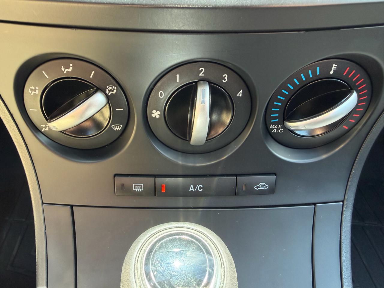 Mazda MAZDA3 4dr Sdn Auto i Touring 2012
