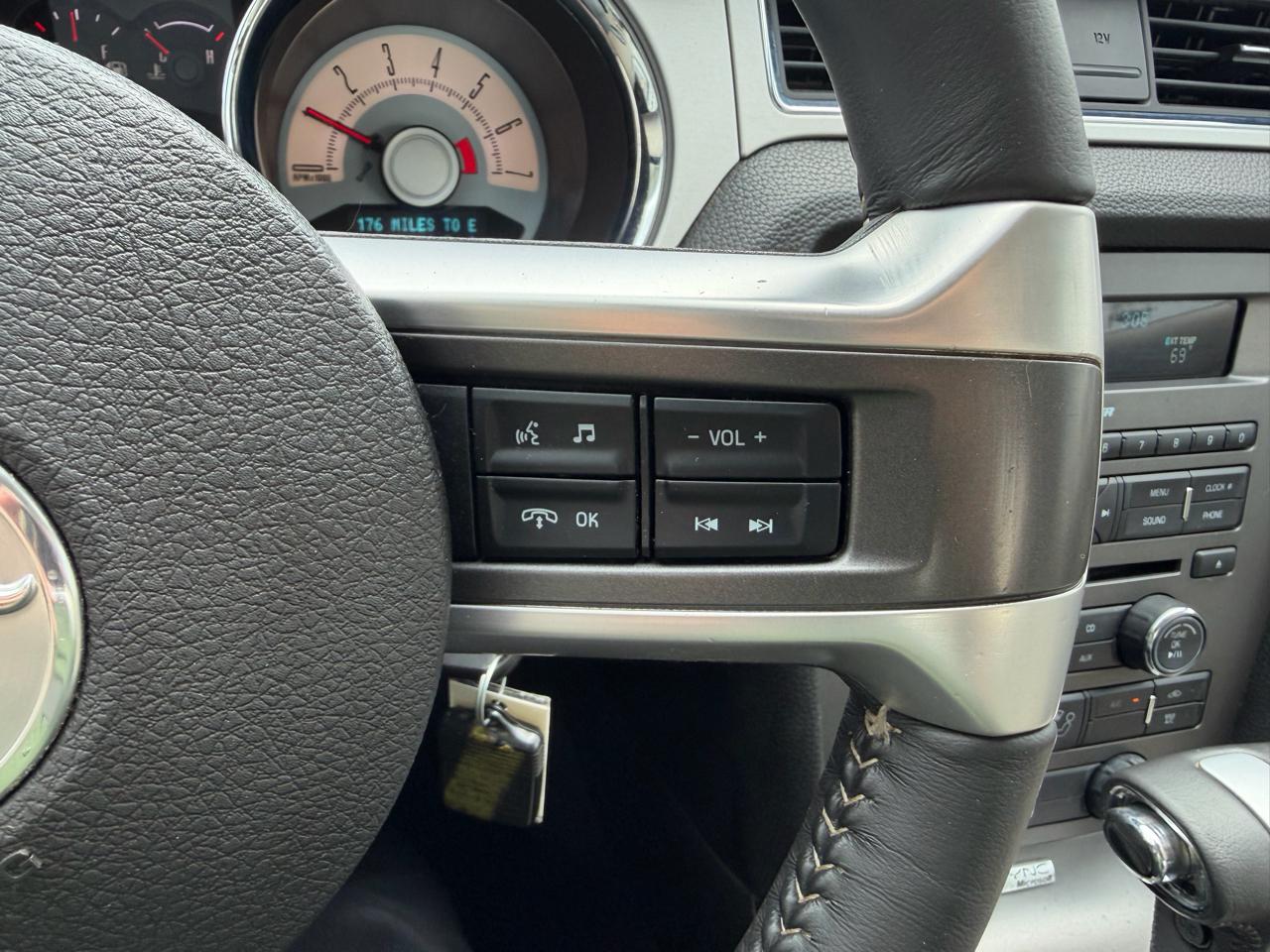 Ford Mustang 2dr Cpe V6 2010
