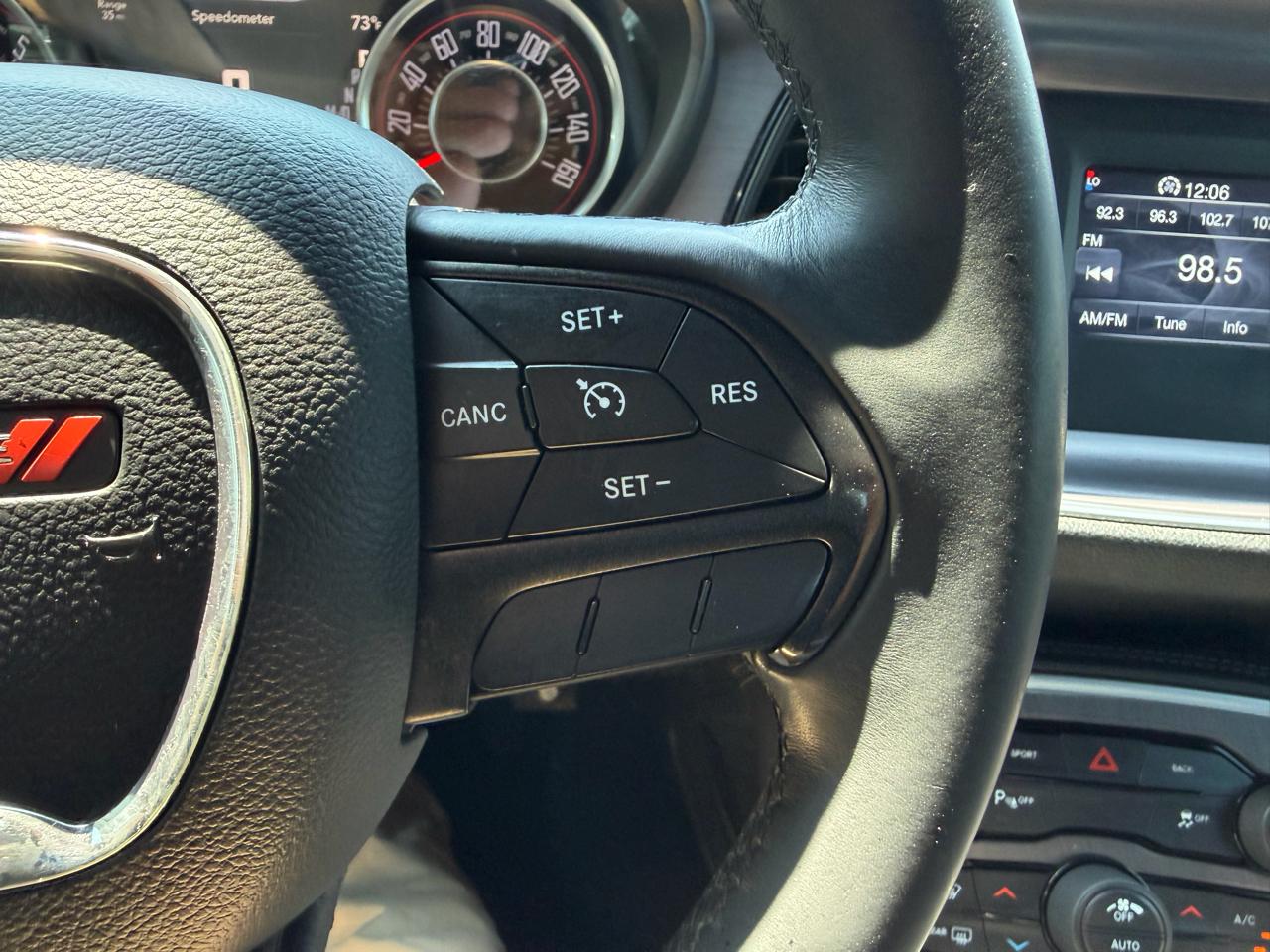 Dodge Challenger 2dr Cpe SXT 2015