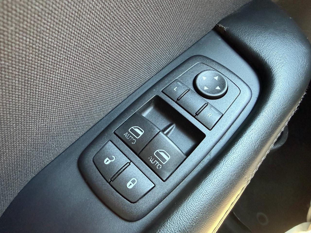 Dodge Challenger 2dr Cpe SXT 2015
