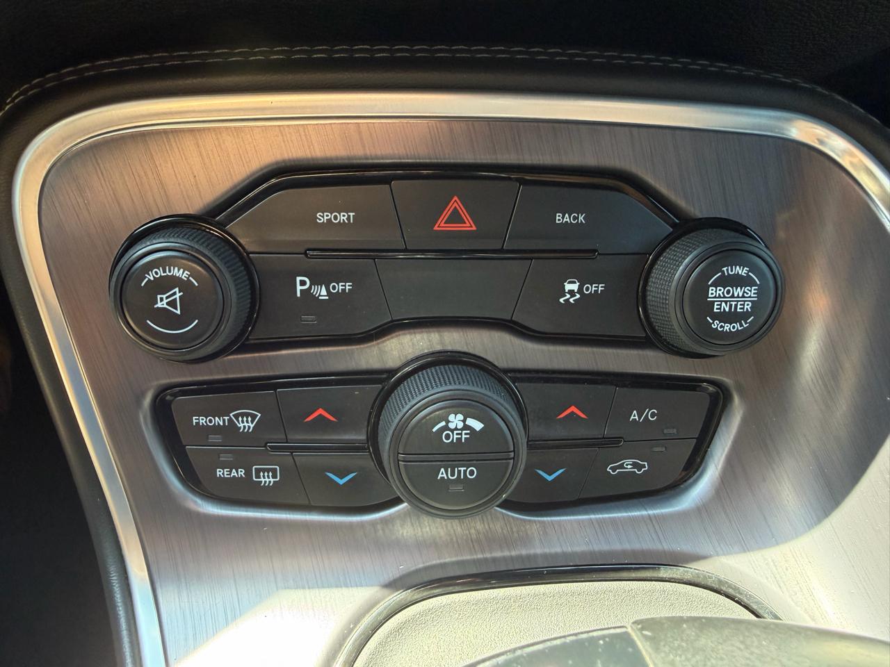 Dodge Challenger 2dr Cpe SXT 2015