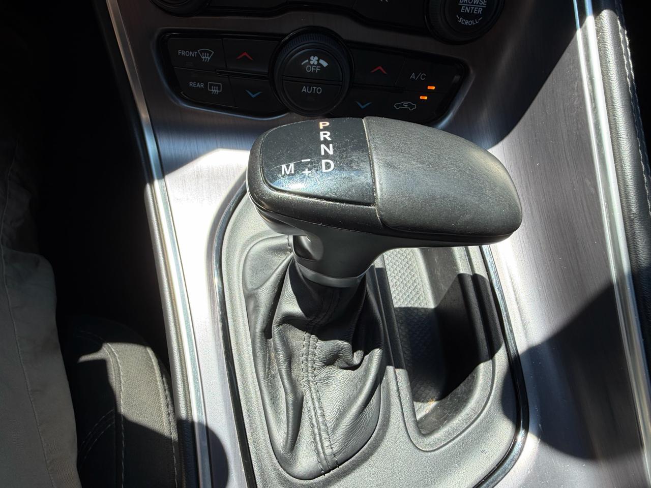 Dodge Challenger 2dr Cpe SXT 2015