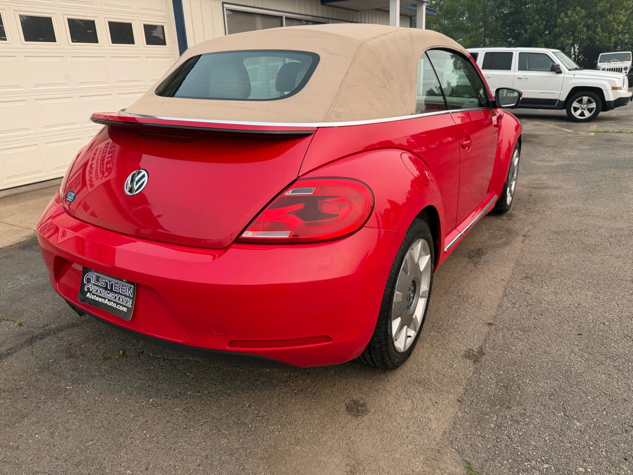 Volkswagen Beetle Convertible 2dr Auto 2.5L PZEV *Ltd Avail* 2014