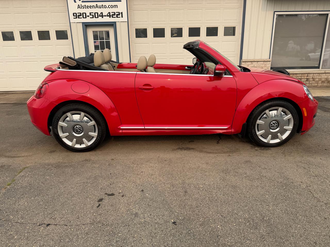 Volkswagen Beetle Convertible 2dr Auto 2.5L PZEV *Ltd Avail* 2014