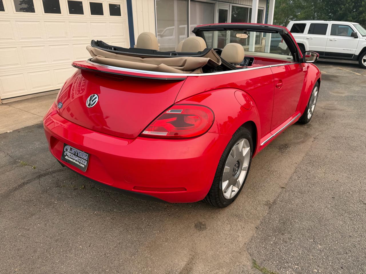 Volkswagen Beetle Convertible 2dr Auto 2.5L PZEV *Ltd Avail* 2014