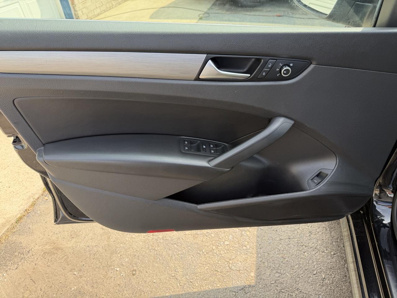 Volkswagen Passat 4dr Sdn 2.0L TDI DSG SE w/Sunroof 2015