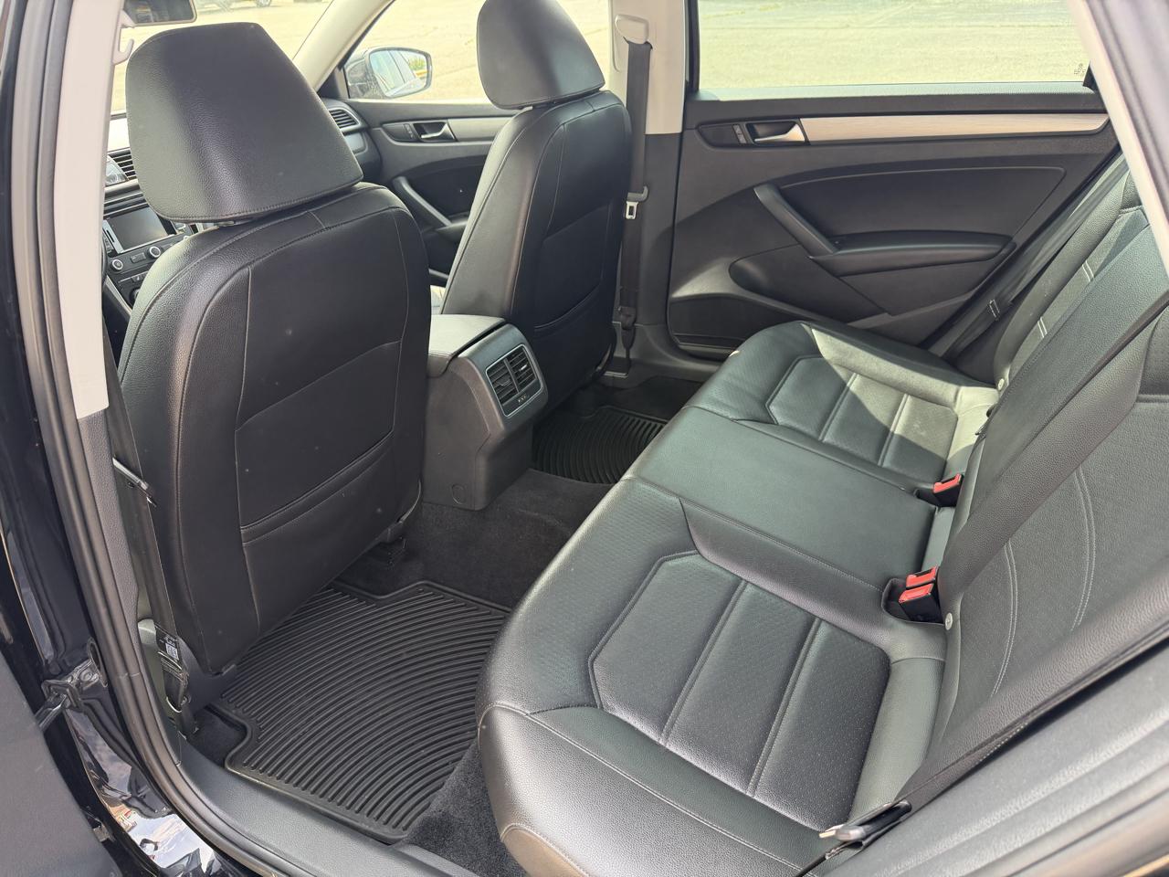 Volkswagen Passat 4dr Sdn 2.0L TDI DSG SE w/Sunroof 2015