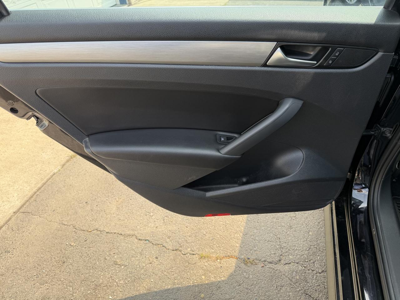 Volkswagen Passat 4dr Sdn 2.0L TDI DSG SE w/Sunroof 2015