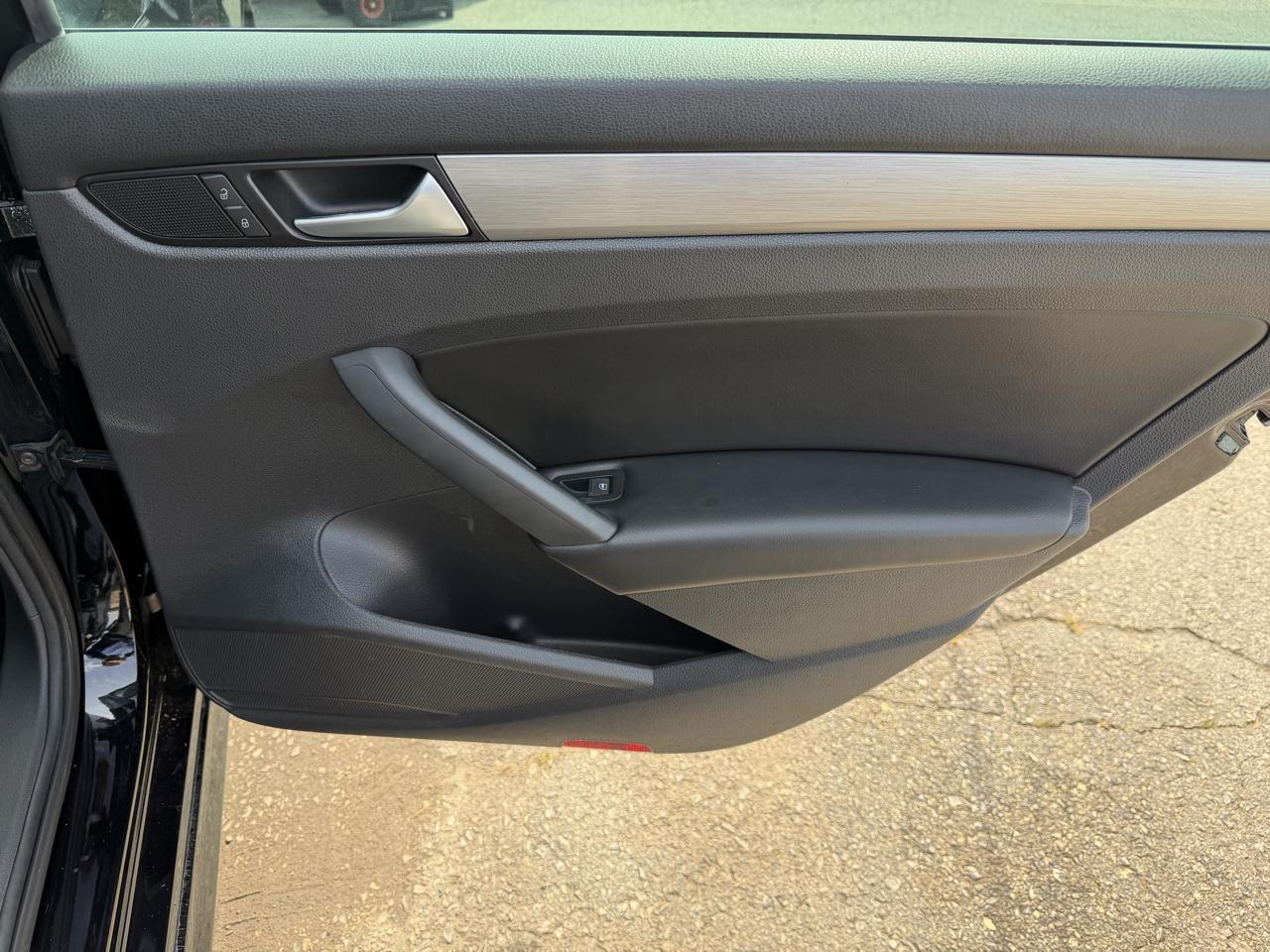 Volkswagen Passat 4dr Sdn 2.0L TDI DSG SE w/Sunroof 2015
