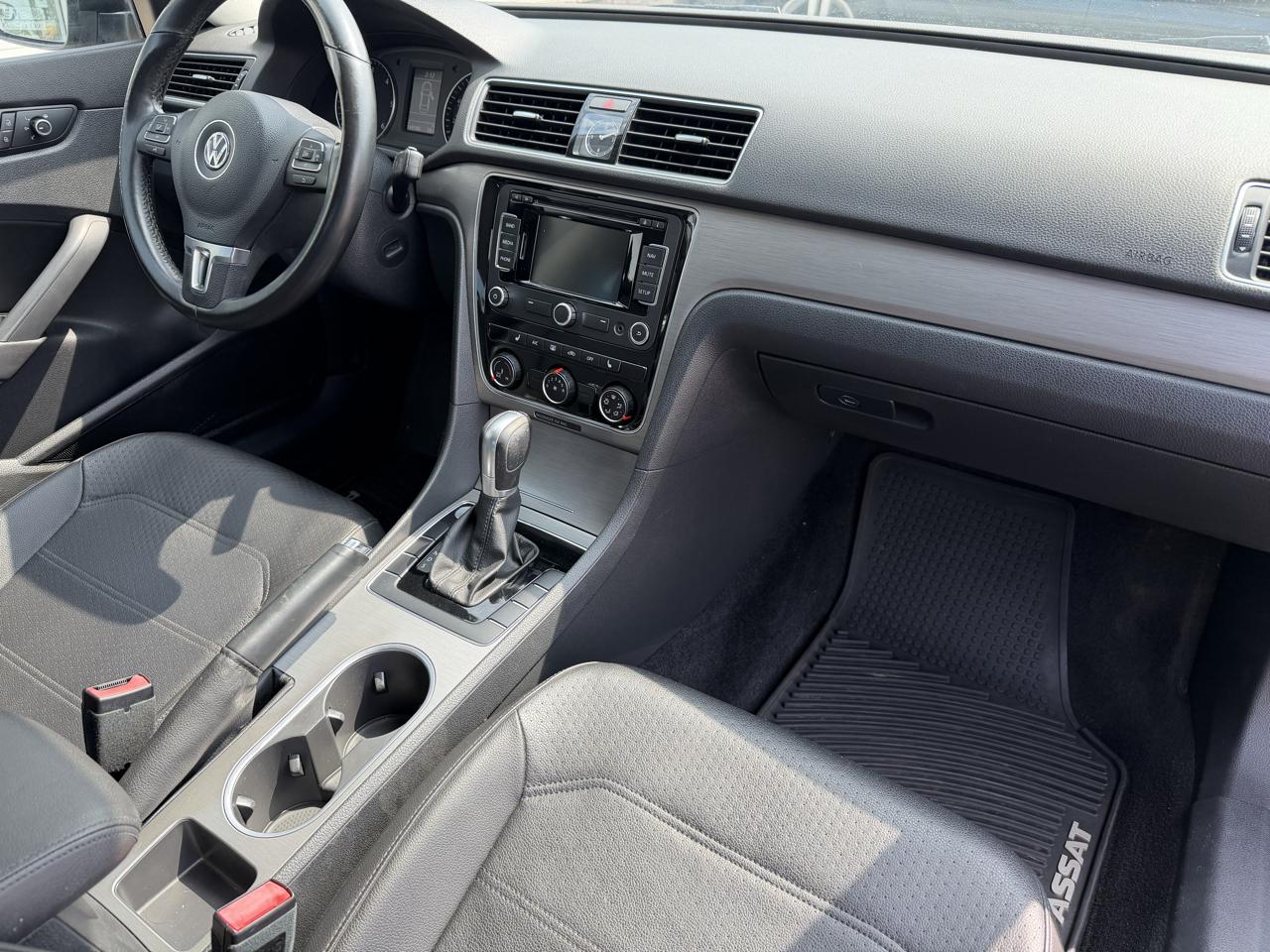 Volkswagen Passat 4dr Sdn 2.0L TDI DSG SE w/Sunroof 2015