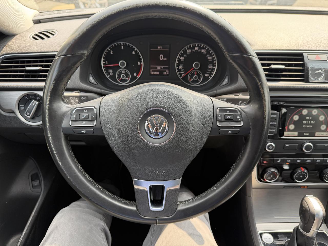 Volkswagen Passat 4dr Sdn 2.0L TDI DSG SE w/Sunroof 2015