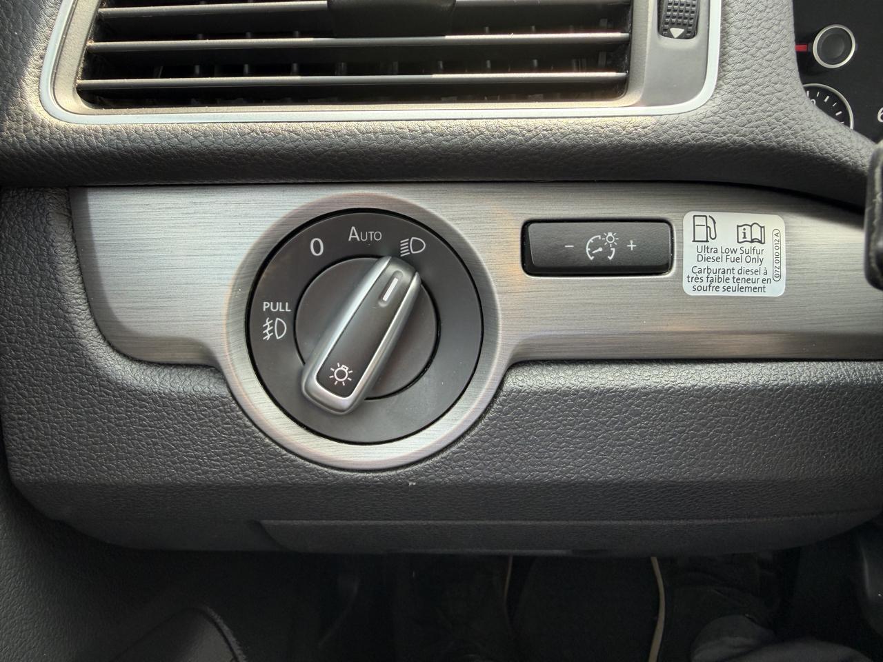 Volkswagen Passat 4dr Sdn 2.0L TDI DSG SE w/Sunroof 2015