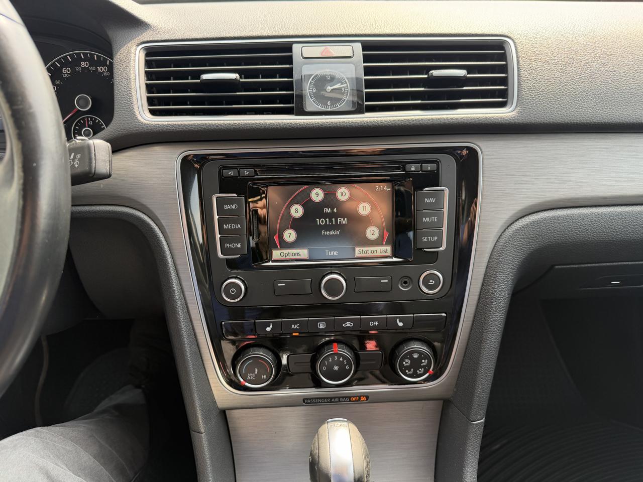 Volkswagen Passat 4dr Sdn 2.0L TDI DSG SE w/Sunroof 2015