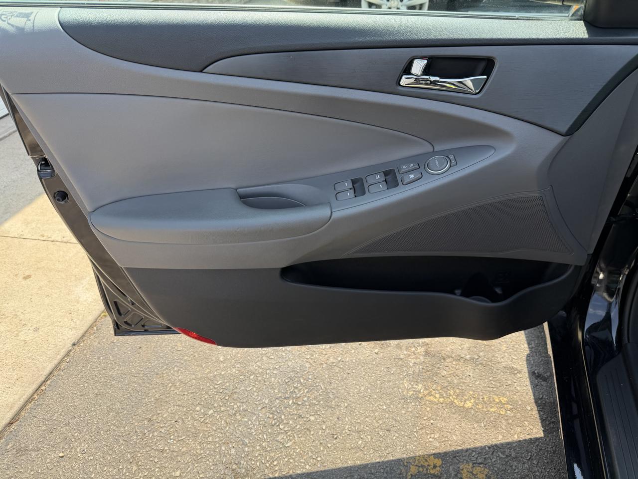 Hyundai Sonata 4dr Sdn 2.4L Auto GLS 2013