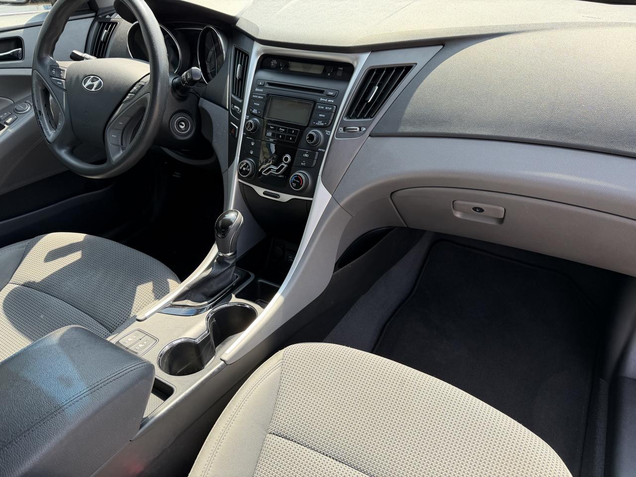 Hyundai Sonata 4dr Sdn 2.4L Auto GLS 2013