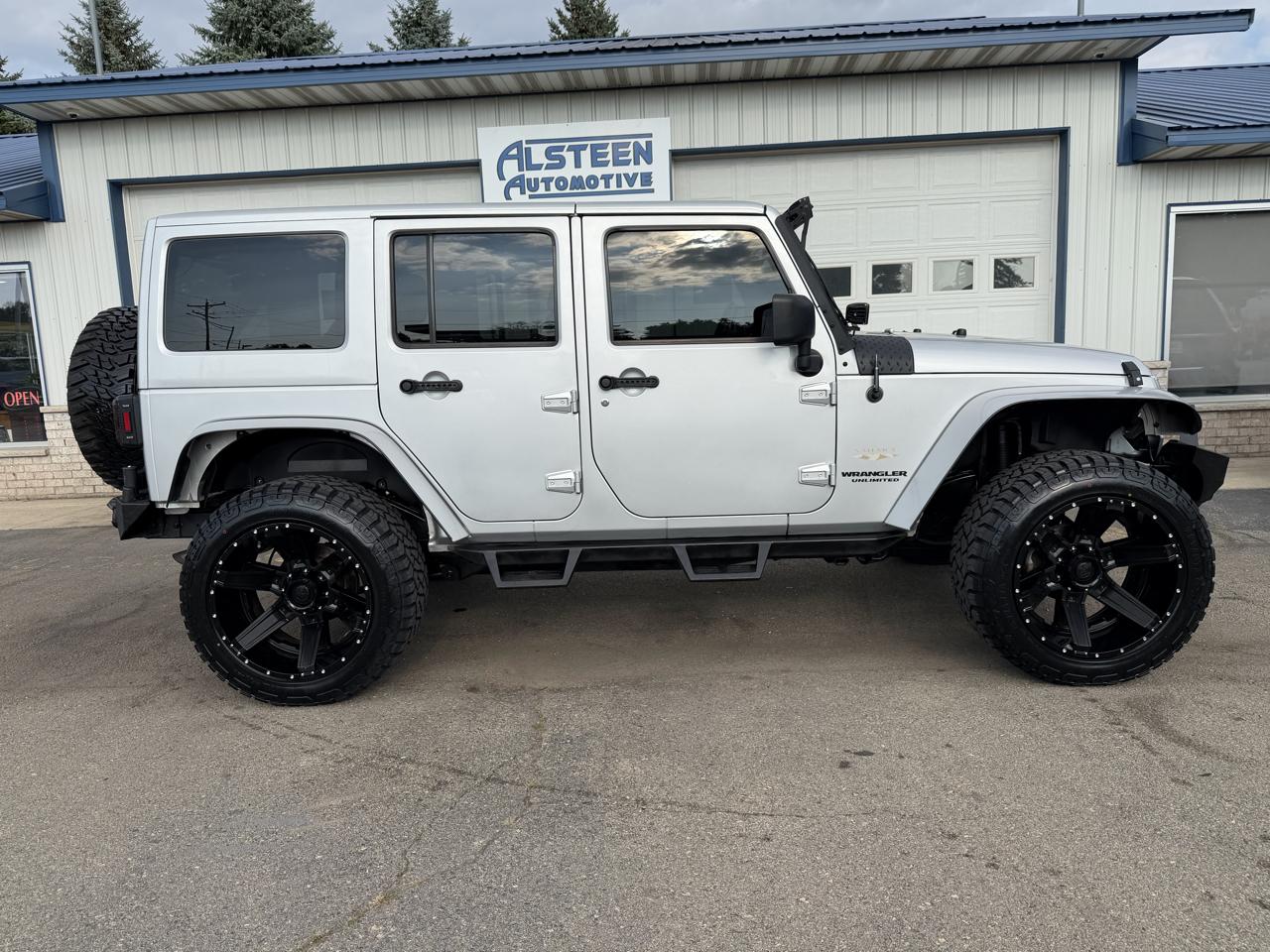 Jeep Wrangler Unlimited 4WD 4dr Sahara 2012