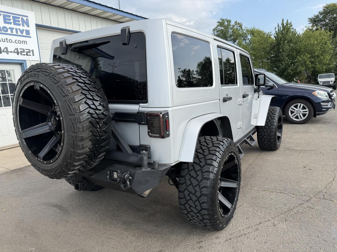 Jeep Wrangler Unlimited 4WD 4dr Sahara 2012