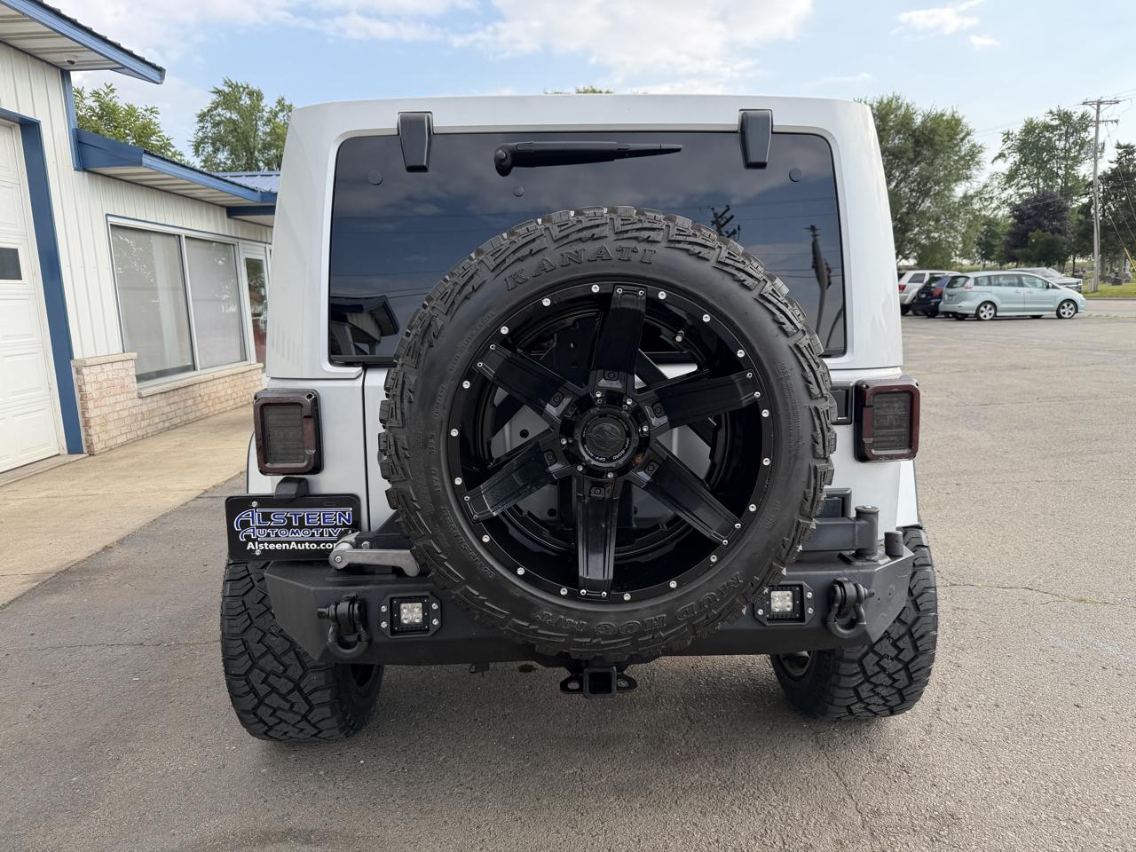 Jeep Wrangler Unlimited 4WD 4dr Sahara 2012