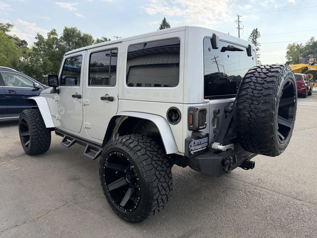 Jeep Wrangler Unlimited 4WD 4dr Sahara 2012