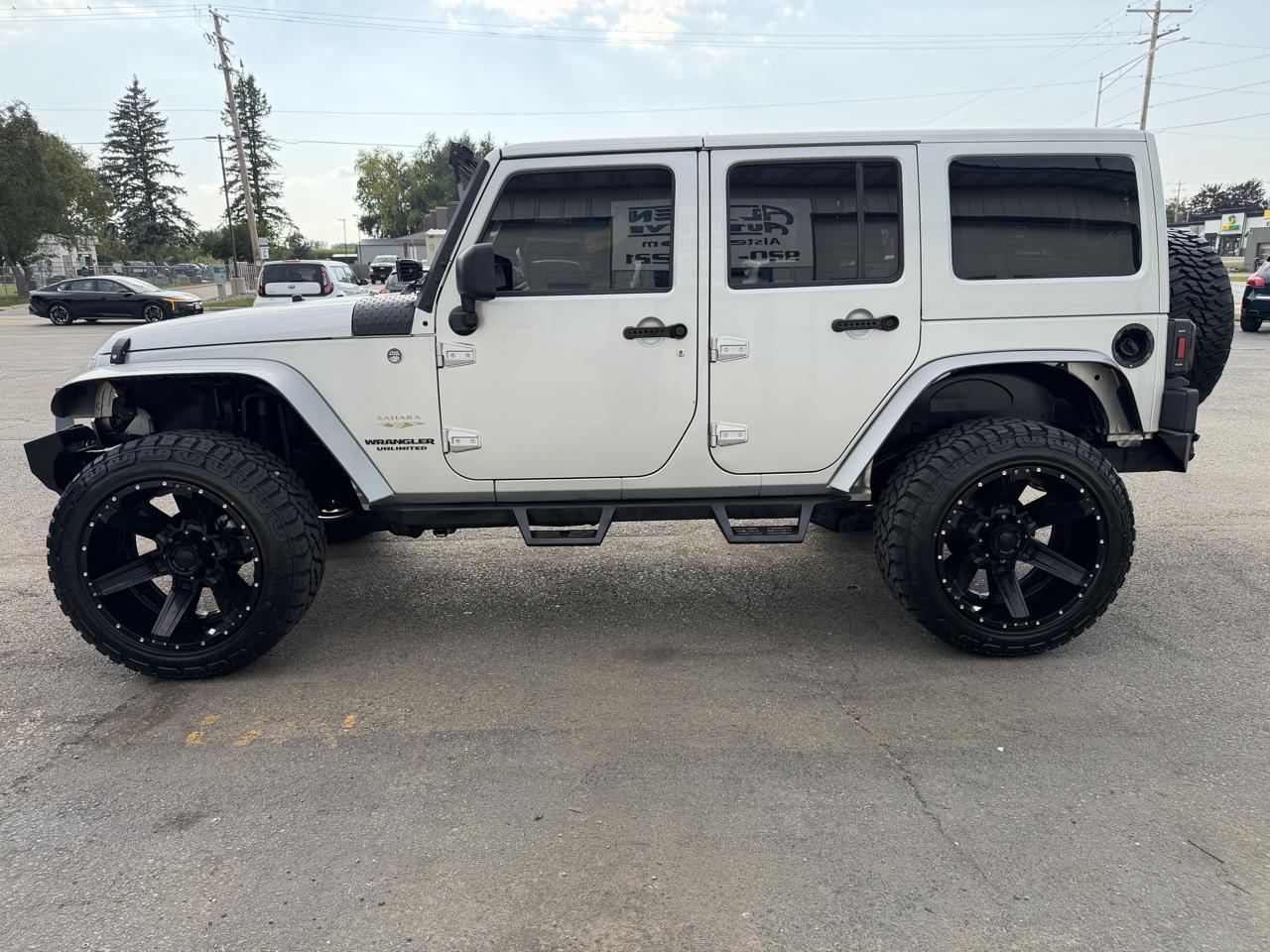 Jeep Wrangler Unlimited 4WD 4dr Sahara 2012