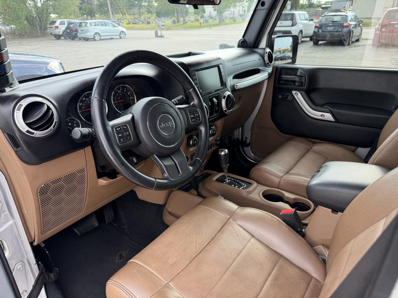 Jeep Wrangler Unlimited 4WD 4dr Sahara 2012