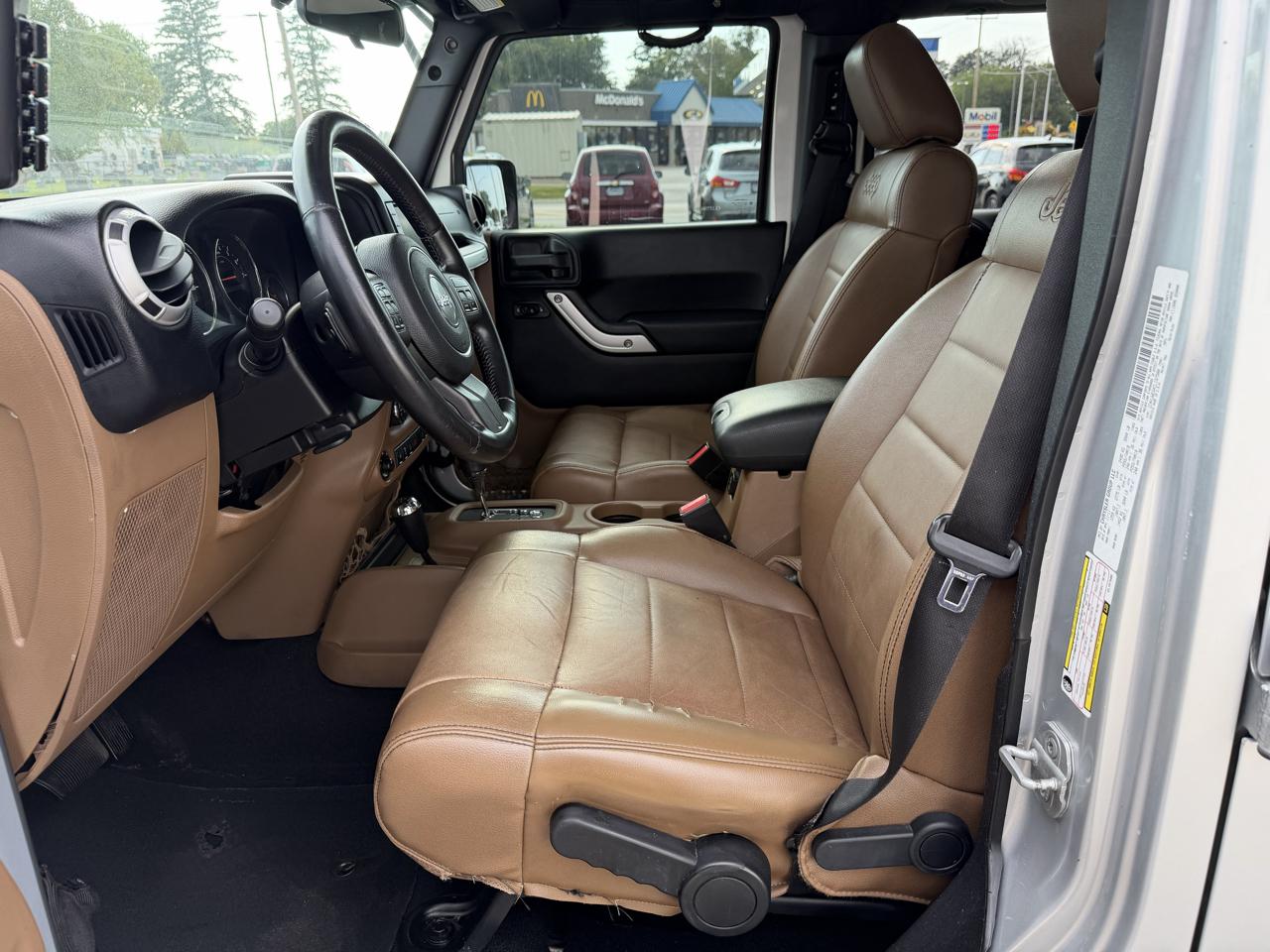 Jeep Wrangler Unlimited 4WD 4dr Sahara 2012